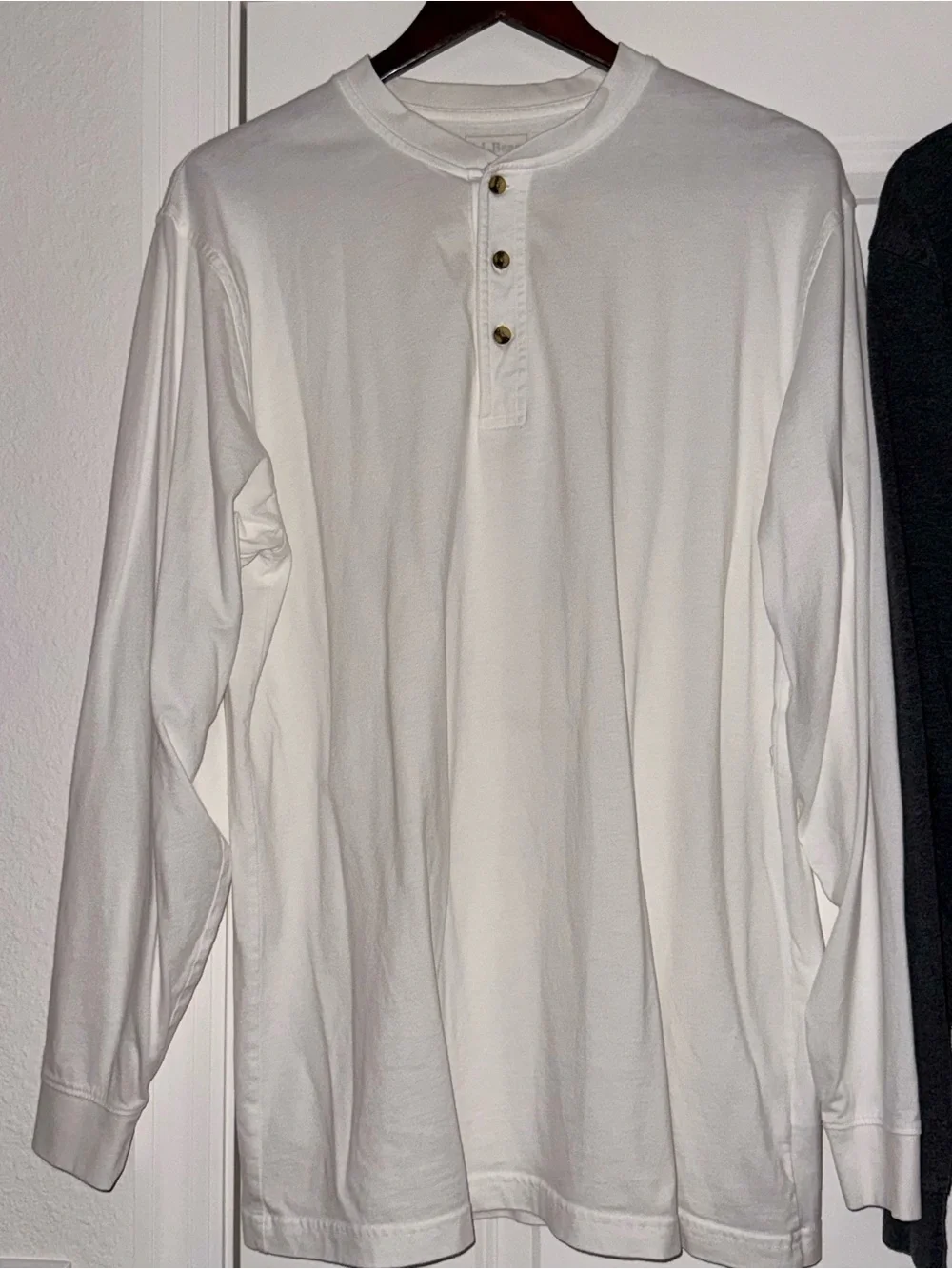 LL Bean Mens M Tall Carefree Unshrinkable Tee Traditional Fit L-Sleeve Henley